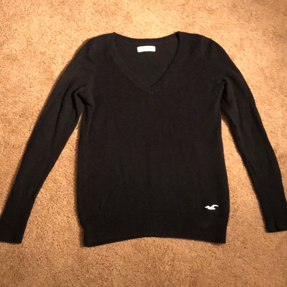 black v-neck hollister sweater